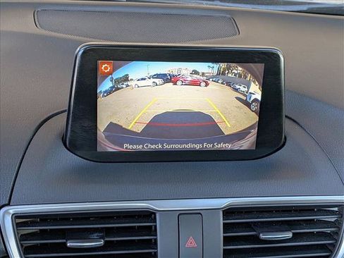 Used 2018 MAZDA MAZDA3 Touring FWD image 15