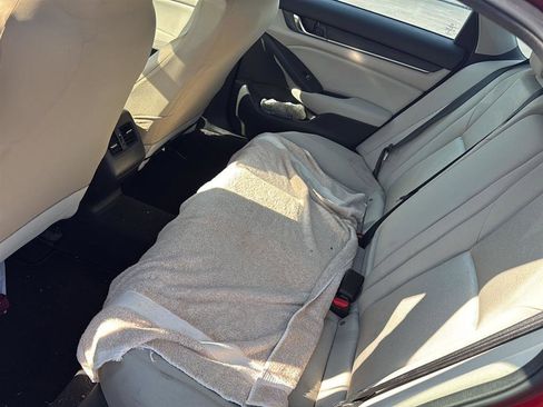 Used 2018 Honda Accord EX image 19
