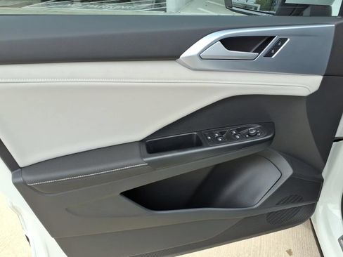 Certified 2026 Volkswagen Taos SE FWD image 15
