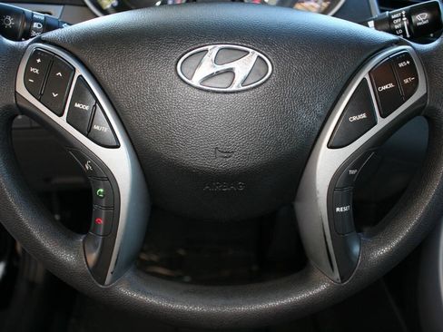 Used 2016 Hyundai Elantra SE w/ Option Group 02 FWD image 16