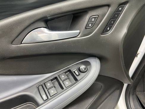 Used 2020 Buick Envision Essence FWD image 30