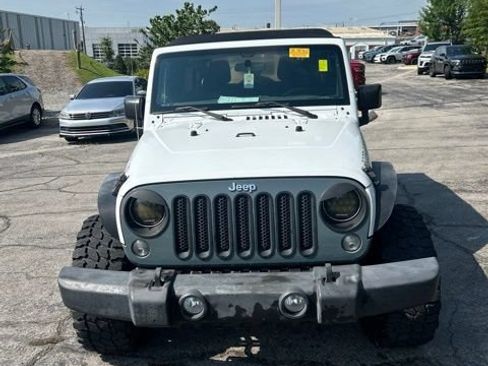 Used 2017 Jeep Wrangler Unlimited Sport w/ Connectivity Group AWD/4WD image 2