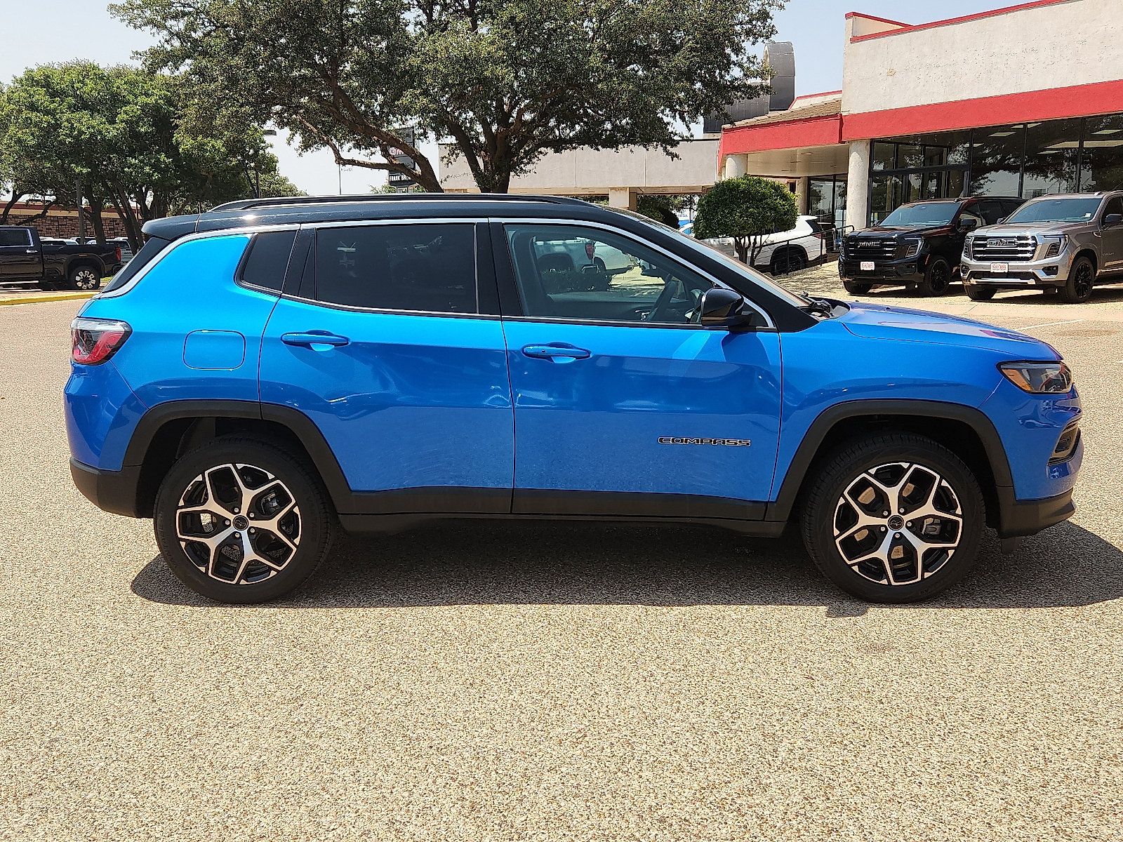 Used 2025 Jeep Compass Limited AWD/4WD image 5