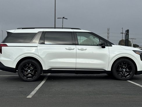 New 2026 Kia Carnival SX Prestige image 3