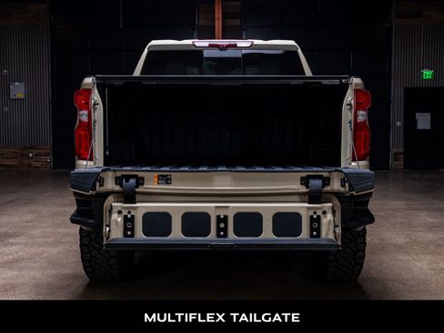 Used 2022 Chevrolet Silverado 1500 ZR2 w/ Technology Package image 9