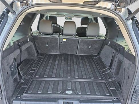 Used 2022 Land Rover Discovery S image 12