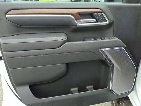 Used 2025 Chevrolet Silverado 2500 High Country AWD/4WD image 9