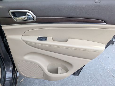 Used 2014 Jeep Grand Cherokee Overland w/ Trailer Tow Group IV image 32