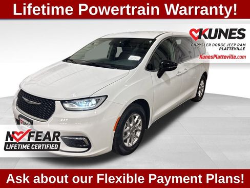 Used 2024 Chrysler Pacifica Touring-L image 5