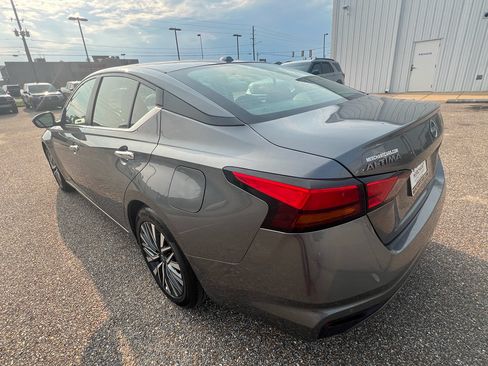 Used 2025 Nissan Altima 2.5 SV FWD image 7