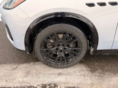 Used 2025 Maserati Grecale Modena image 21