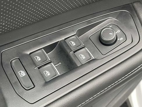 Certified 2026 Volkswagen Atlas SE FWD image 18