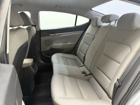Used 2017 Hyundai Elantra SE image 16