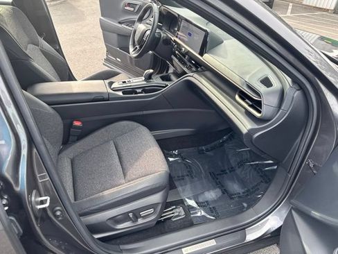 Used 2023 Toyota Crown w/ Carpet Mat Package (TMS) AWD/4WD image 36