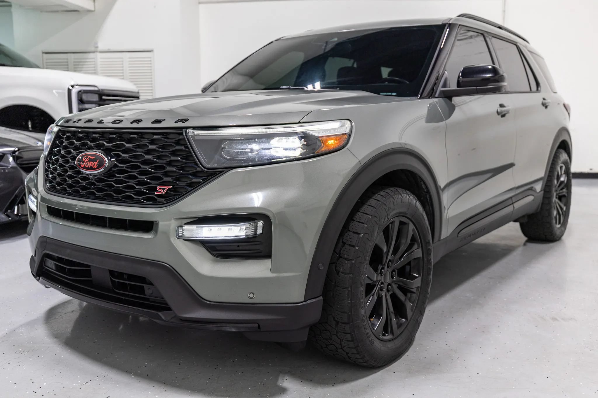 Used 2020 Ford Explorer ST w/ Premium Technology Package AWD/4WD image 4