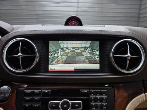 Used 2014 Mercedes-Benz SL 550 image 25