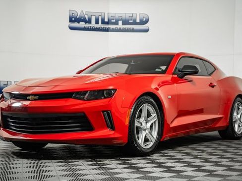 Used 2018 Chevrolet Camaro LT image 3