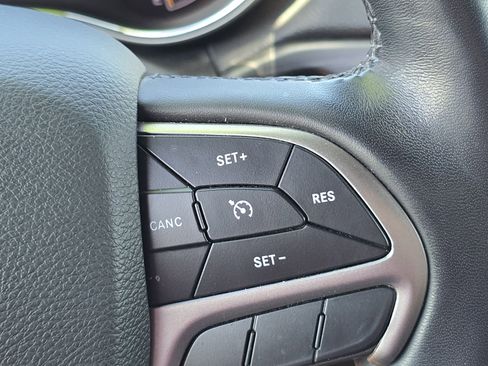 Used 2022 Jeep Grand Cherokee Laredo X AWD/4WD image 11