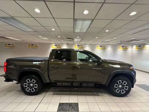 Used 2024 Chevrolet Colorado Z71 w/ Z71 Convenience Package 2 AWD/4WD image 3