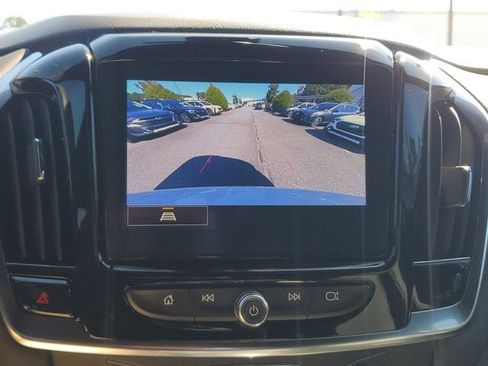 Used 2023 Chevrolet Traverse LT image 29