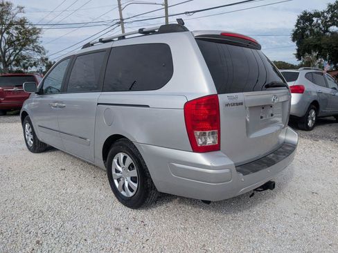 Used 2008 Hyundai Entourage Limited image 7