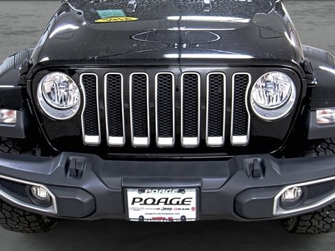 Used 2019 Jeep Wrangler Unlimited Sahara w/ Safety Group image 16