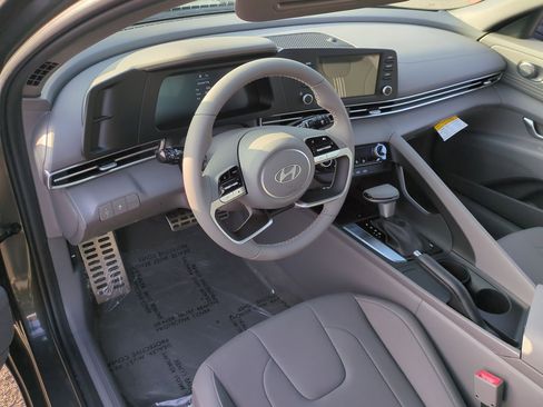 Used 2025 Hyundai Elantra Sport image 10