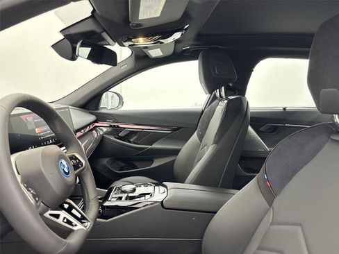 New 2026 BMW 550e xDrive w/ Premium Package image 24