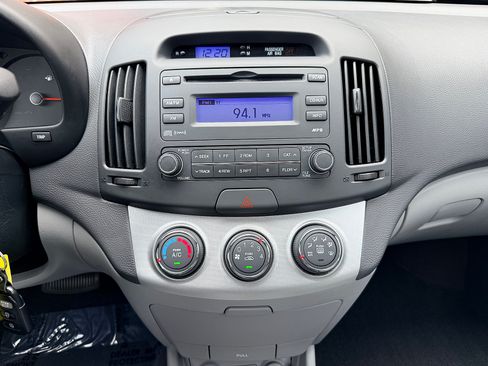 Used 2009 Hyundai Elantra GLS FWD image 13