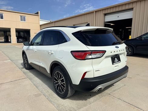 Used 2022 Ford Escape SEL w/ Technology Package image 3