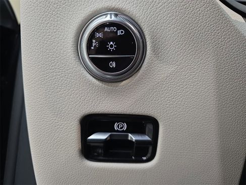 Used 2023 Mercedes-Benz GLC 300 4MATIC image 29