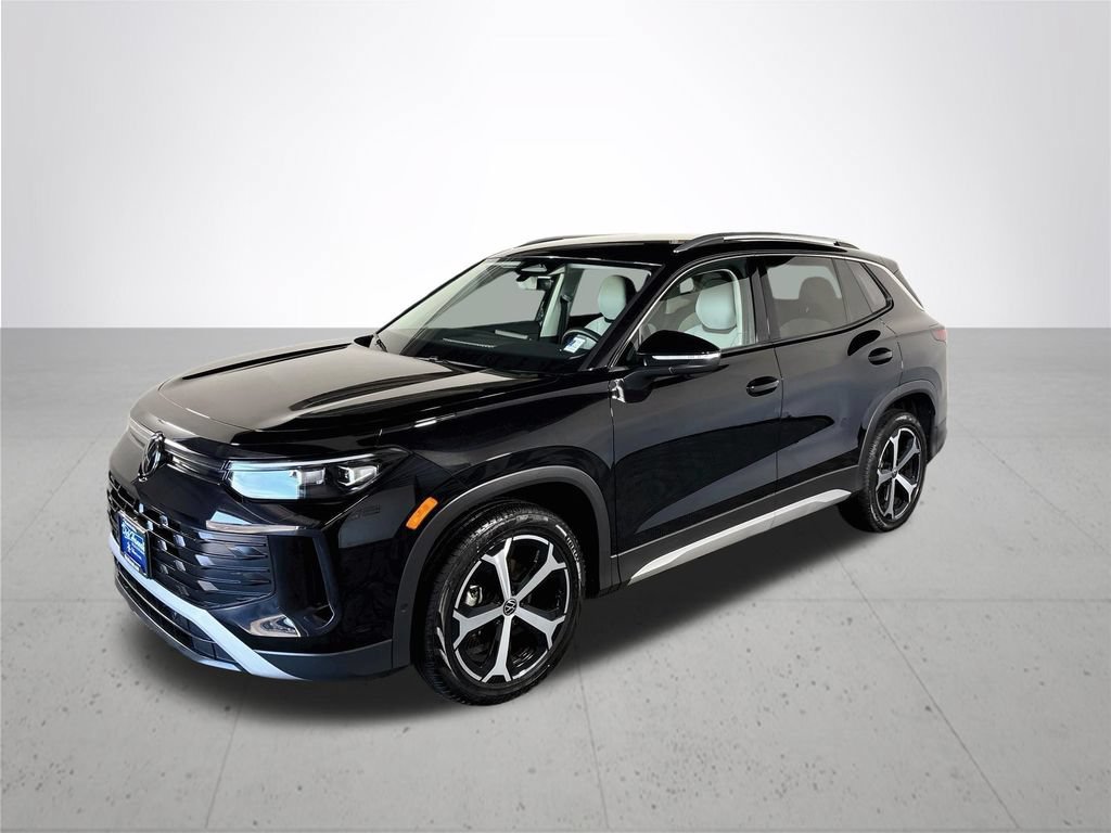 Certified 2025 Volkswagen Tiguan SE FWD image 2