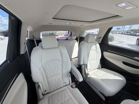 Used 2024 Buick Enclave Avenir image 33