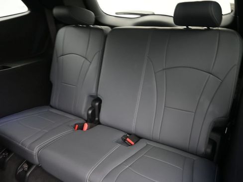 Used 2023 Buick Enclave Essence w/ Experience Buick Package AWD/4WD image 15