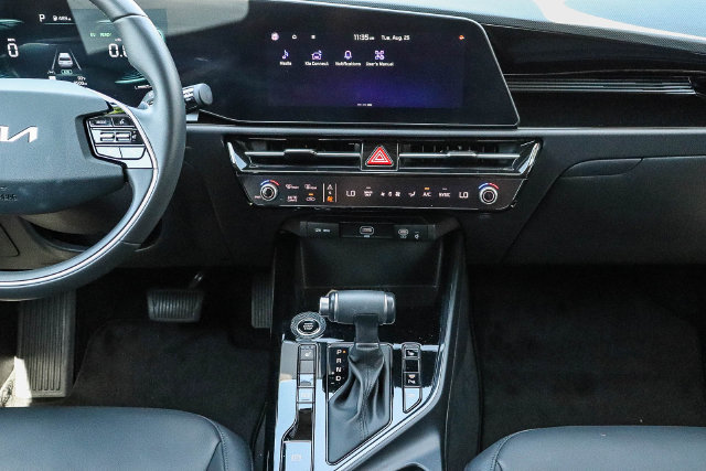 Certified 2025 Kia Niro EX FWD image 14