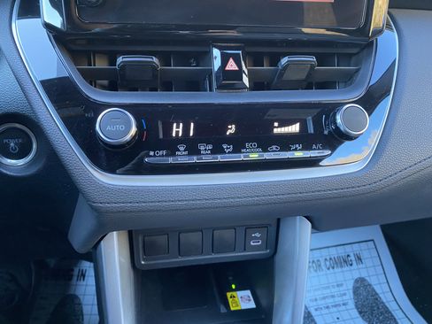 Used 2023 Toyota Corolla Cross SE image 28