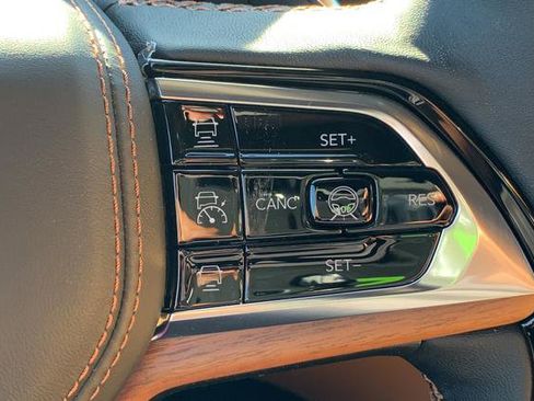 New 2025 Jeep Grand Cherokee Summit image 27