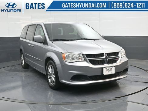 Used 2016 Dodge Grand Caravan SE image 5