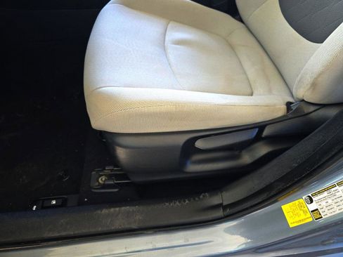 Used 2021 Toyota Corolla LE image 24