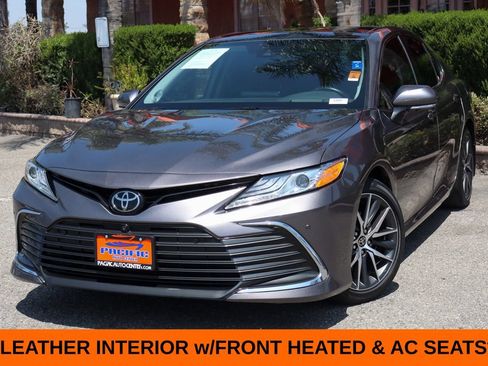 Used 2024 Toyota Camry XLE w/ Navigation Package FWD image 4