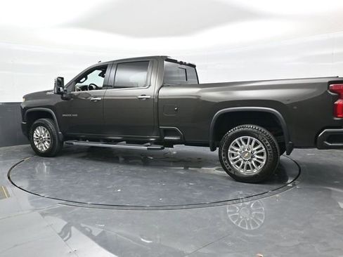 Used 2021 Chevrolet Silverado 3500 High Country w/ Z71 Off-Road Package AWD/4WD image 4