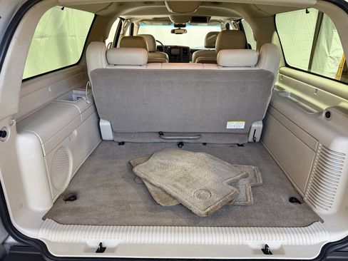 Used 2004 Cadillac Escalade ESV Platinum image 18