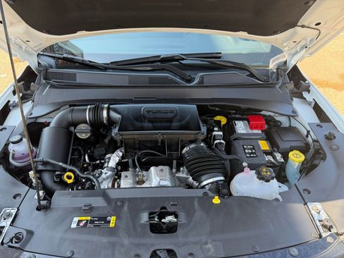 Used 2025 Jeep Compass Limited image 32