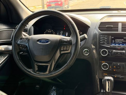Used 2019 Ford Explorer XLT image 37