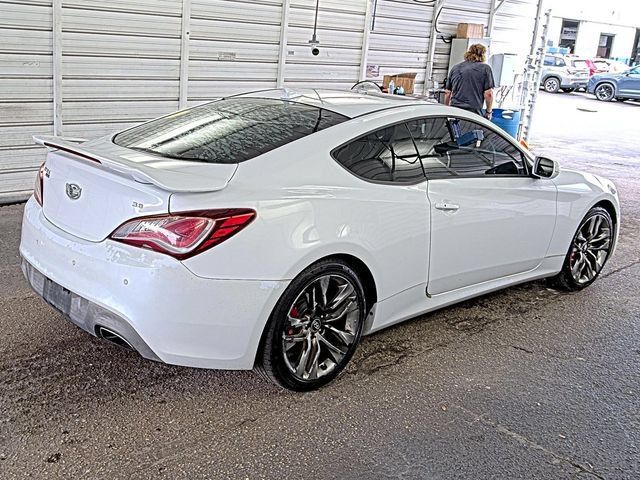 Used 2015 Hyundai Genesis 3.8 RWD image 2