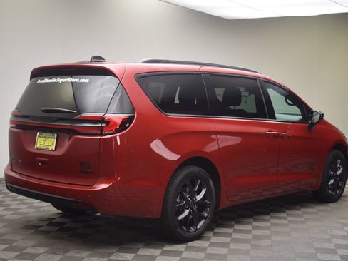 New 2027 Chrysler Pacifica Select AWD/4WD image 5