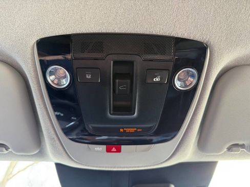 Used 2024 Kia Niro EX Touring image 43