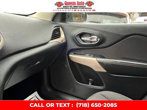 Used 2017 Jeep Cherokee Latitude w/ Comfort & Sound Group image 12