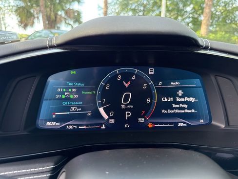 Used 2022 Chevrolet Corvette Stingray Preferred Cpe w/ Z51 Performance Package RWD image 26