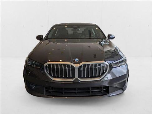 Used 2025 BMW 530i xDrive w/ Premium Package image 5